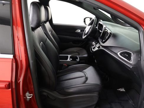 Used 2025 Chrysler Pacifica Select FWD image 28