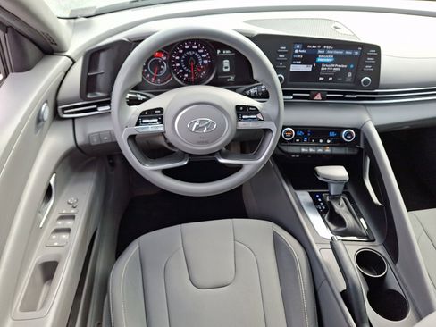 Used 2023 Hyundai Elantra SEL FWD image 11
