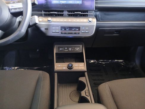 Certified 2024 Hyundai Kona SEL w/ Convenience Package image 11