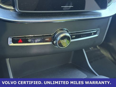 Certified 2025 Volvo XC90 B6 Plus image 21