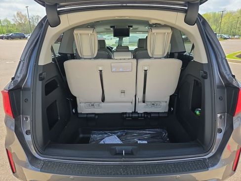 New 2026 Honda Odyssey Touring image 9