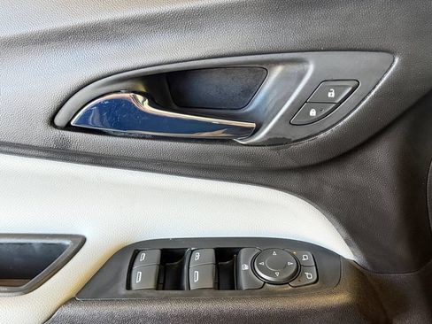Used 2018 Chevrolet Equinox LS AWD/4WD image 26