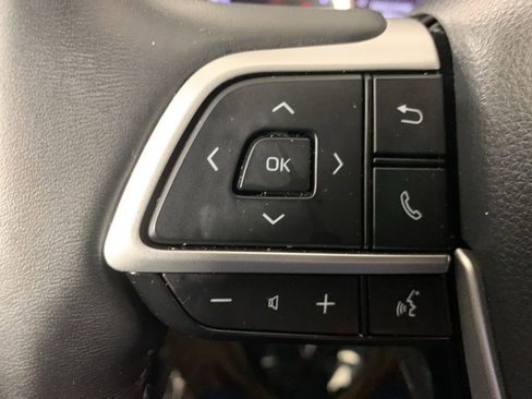 Used 2023 Toyota Highlander XLE AWD/4WD image 21