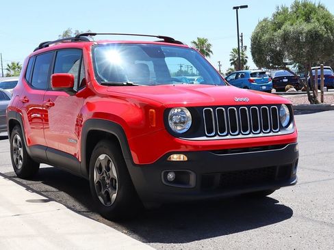 Used 2018 Jeep Renegade Latitude FWD image 14