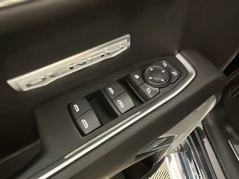 Used 2023 GMC Sierra 1500 Denali w/ Technology Package AWD/4WD image 11