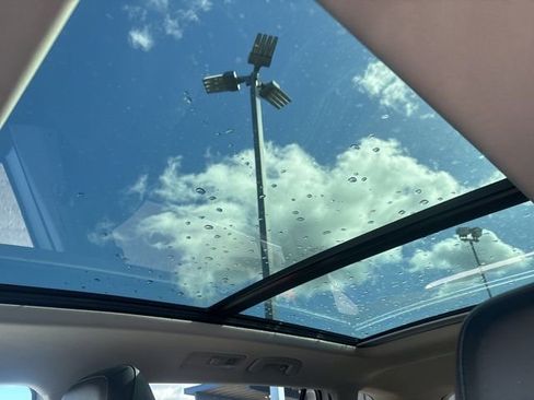 Used 2018 Volkswagen Tiguan SE w/ Panoramic Sunroof Package AWD/4WD image 32