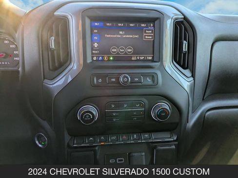 Used 2024 Chevrolet Silverado 1500 Custom image 17