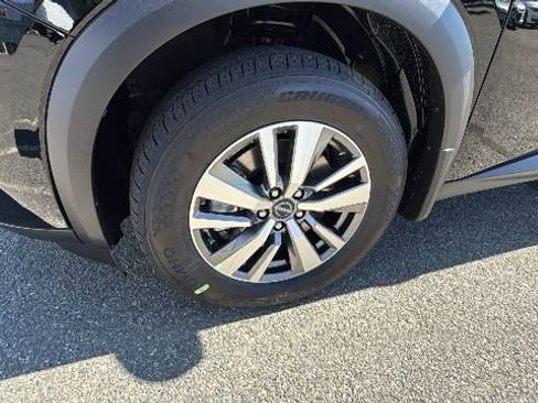 New 2026 Nissan Pathfinder SL image 9