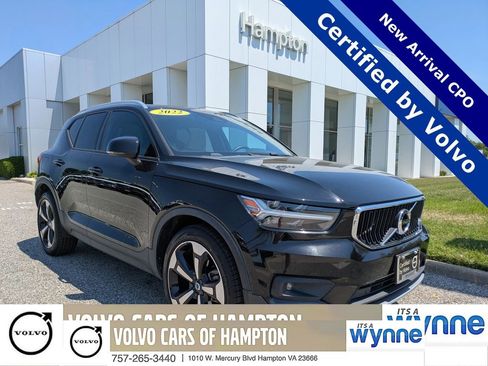 Certified 2022 Volvo XC40 T4 Momentum FWD image 1