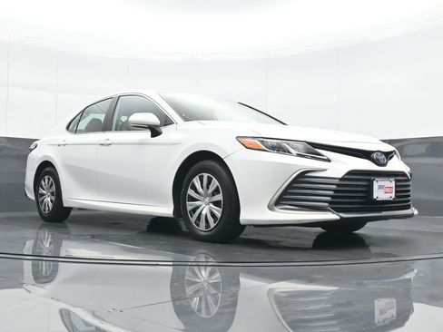 Used 2022 Toyota Camry LE image 24