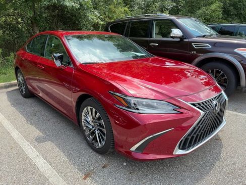 Used 2025 Lexus ES 300h Ultra Luxury w/ Accessory Package (Z1) FWD image 3