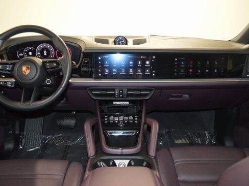 Certified 2025 Porsche Cayenne Coupe image 39