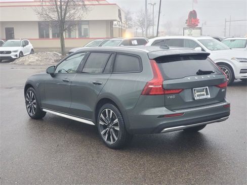 New 2026 Volvo V60 B5 Cross Country Ultra w/ Protection Package Premier image 6