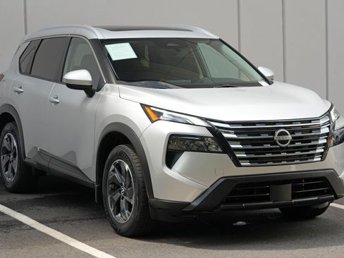 Used 2024 Nissan Rogue SV w/ SV Premium Package FWD image 50