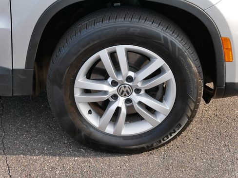 Used 2016 Volkswagen Tiguan S image 15