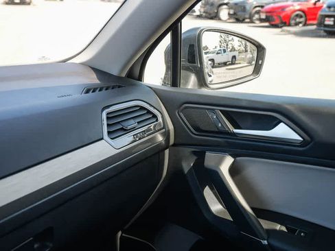 Used 2020 Volkswagen Tiguan SE w/ Panoramic Sunroof Package FWD image 24