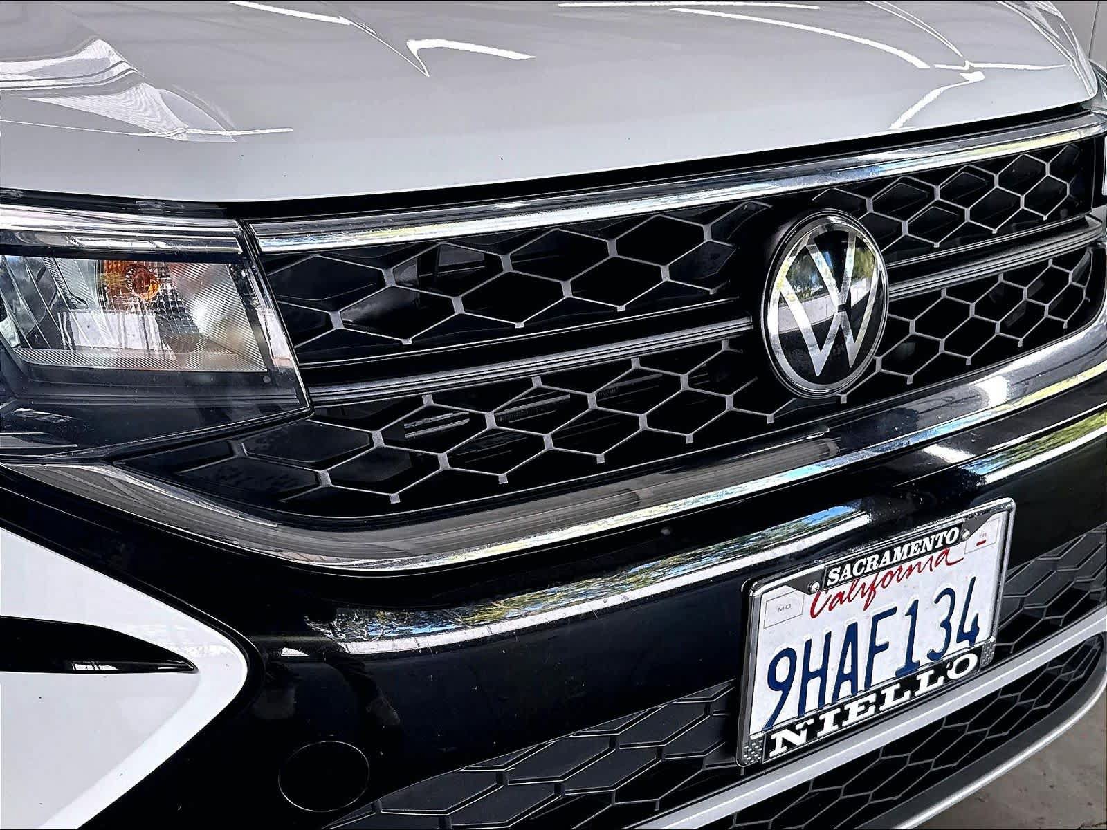 Used 2023 Volkswagen Taos SE w/ Panoramic Sunroof Package FWD image 36
