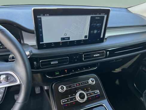 Certified 2023 Lincoln Nautilus FWD w/ Premium Package image 20