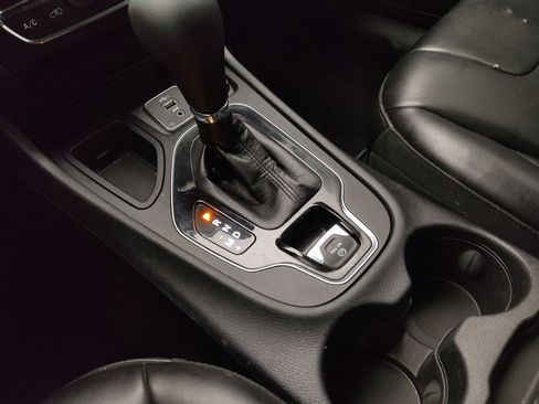 Used 2021 Jeep Cherokee Latitude Plus image 26