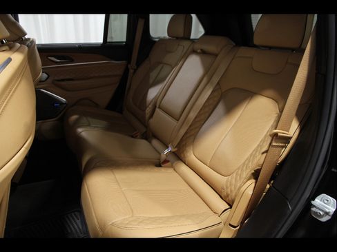 Used 2023 Jeep Grand Cherokee Summit AWD/4WD image 22