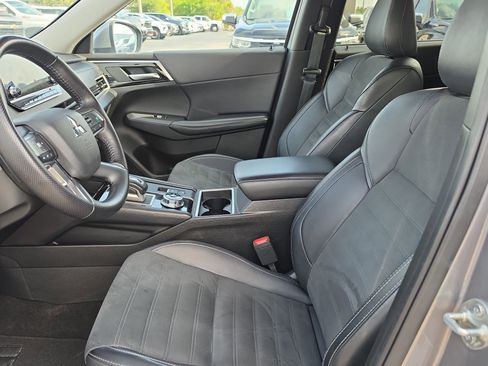 Used 2024 Mitsubishi Outlander SE FWD image 17