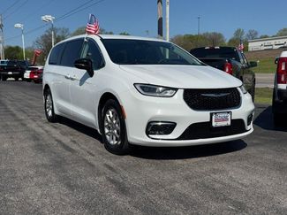 Used 2024 Chrysler Pacifica Touring-L FWD video 2