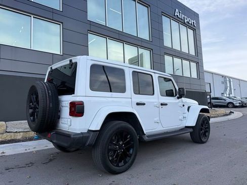 Used 2023 Jeep Wrangler Unlimited Sahara w/ Dual Top Group AWD/4WD image 3