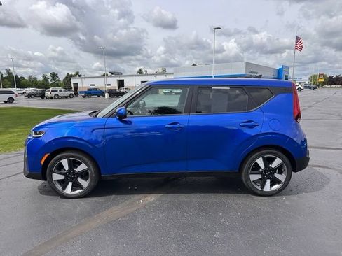 Used 2020 Kia Soul EX FWD image 2