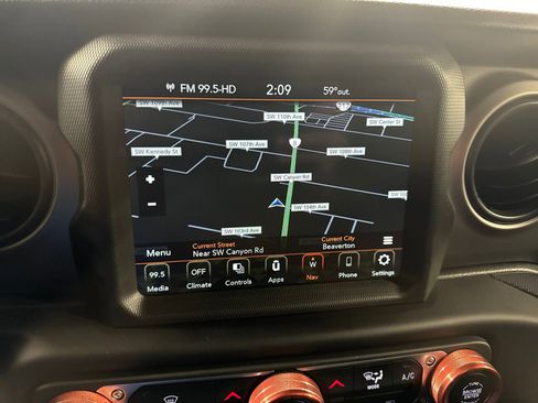 Used 2021 Jeep Gladiator Willys image 17