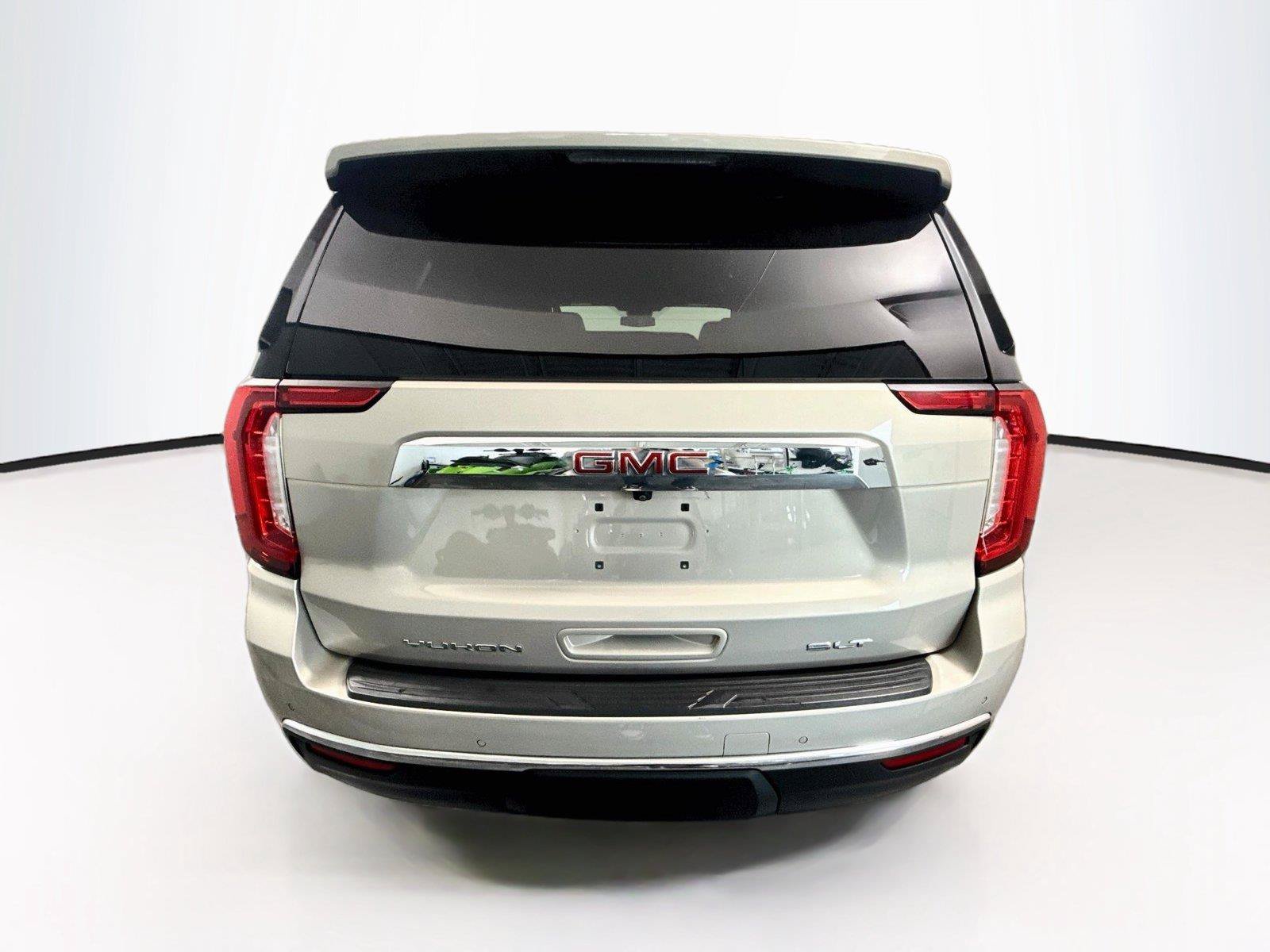 Used 2023 GMC Yukon SLT AWD/4WD image 4