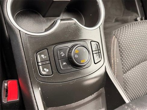 Used 2022 GMC Terrain SLE w/ Driver Convenience Package image 18