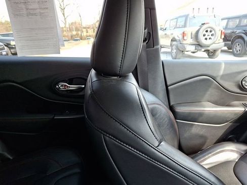 Used 2020 Jeep Cherokee Trailhawk w/ Cold Weather Group AWD/4WD image 13