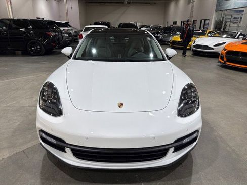 Used 2017 Porsche Panamera image 2