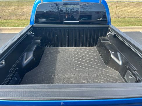 Used 2017 Toyota Tacoma TRD Off-Road image 7