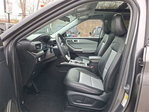 Used 2023 Ford Explorer XLT w/ Equipment Group 202A image 11