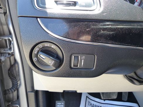 Used 2019 Dodge Grand Caravan SXT FWD image 23