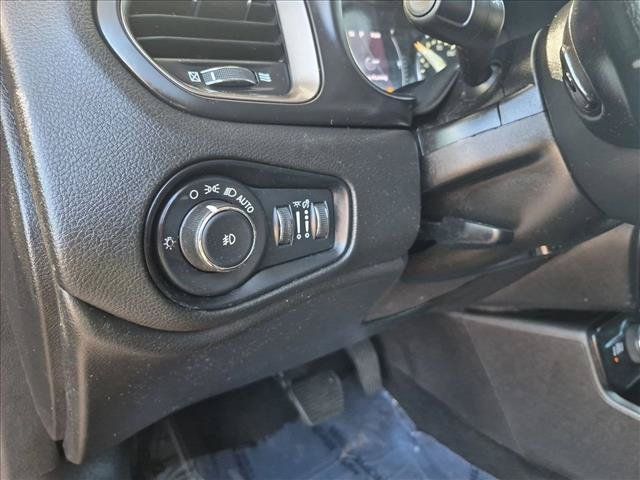 Used 2023 Jeep Renegade Latitude w/ Sun/Sound Group AWD/4WD image 30