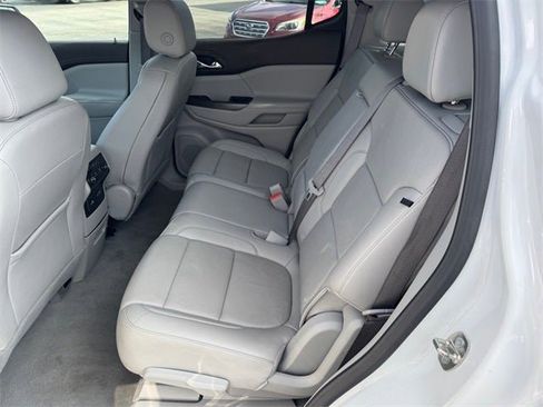 Used 2023 GMC Acadia SLT image 10