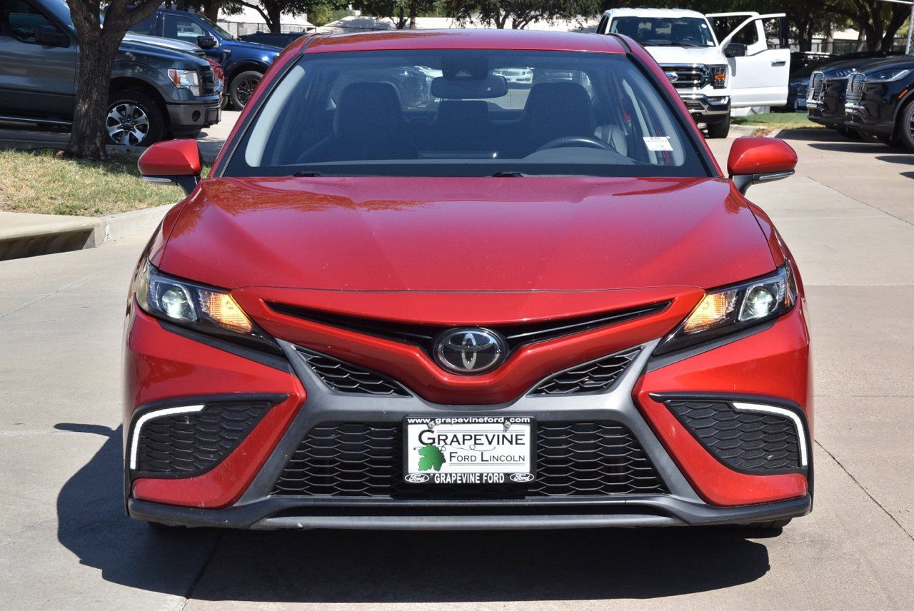 Used 2022 Toyota Camry SE w/ Convenience Package FWD image 3