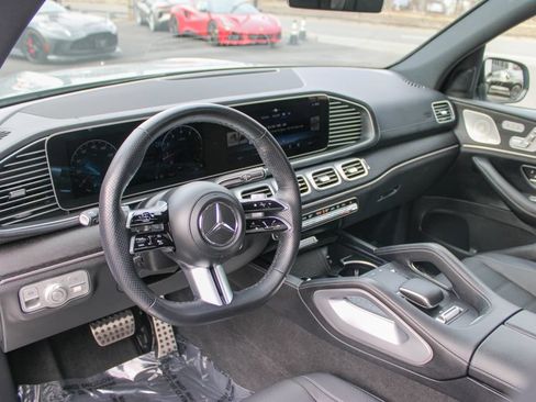 Used 2025 Mercedes-Benz GLS 450 4MATIC image 9