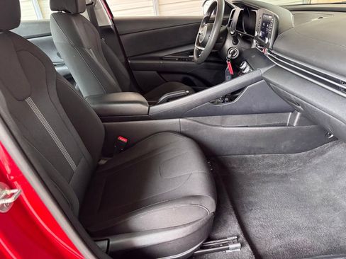 Used 2021 Hyundai Elantra SE FWD image 16