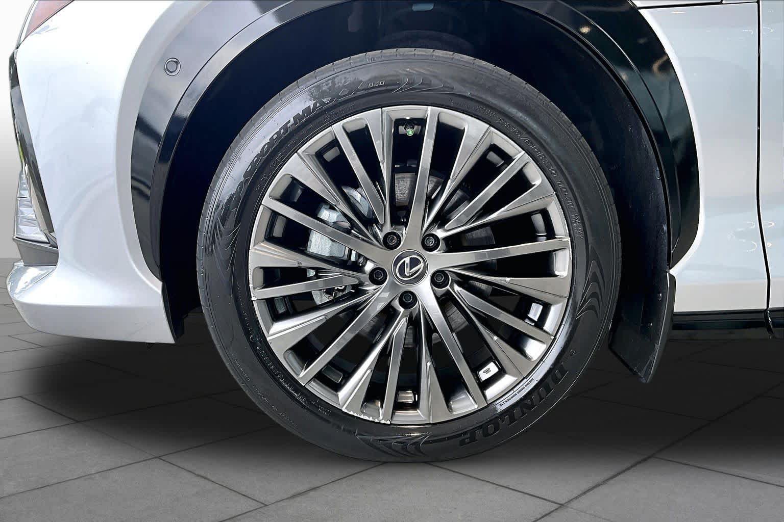 Used 2023 Lexus RZ 450e Premium w/ Accessory Package (A2) AWD/4WD image 10