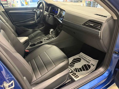 Certified 2024 Volkswagen Jetta SE w/ Panoramic Sunroof Package FWD image 28