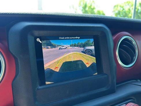Used 2020 Jeep Gladiator Rubicon w/ Trailer Tow Package AWD/4WD image 36