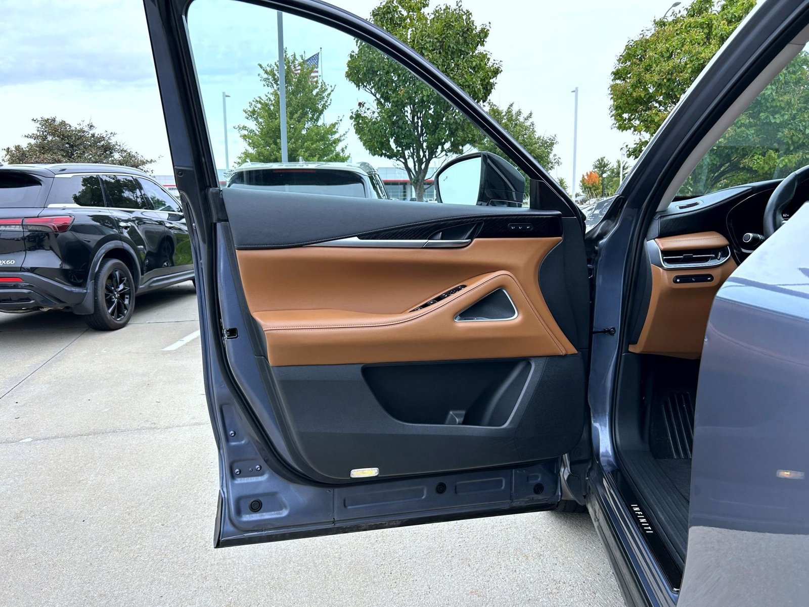 Certified 2023 INFINITI QX60 Sensory w/ Vision Package AWD/4WD image 9