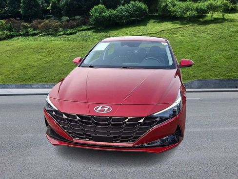 Used 2023 Hyundai Elantra Limited image 3