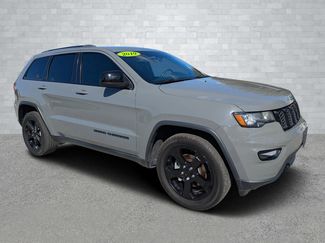 Used 2019 Jeep Grand Cherokee Laredo video 1