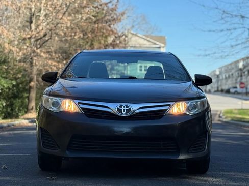 Used 2012 Toyota Camry LE image 2