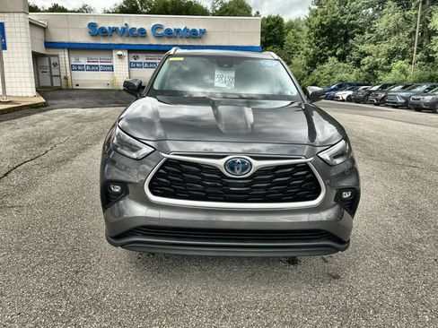 Used 2022 Toyota Highlander XLE AWD/4WD image 11