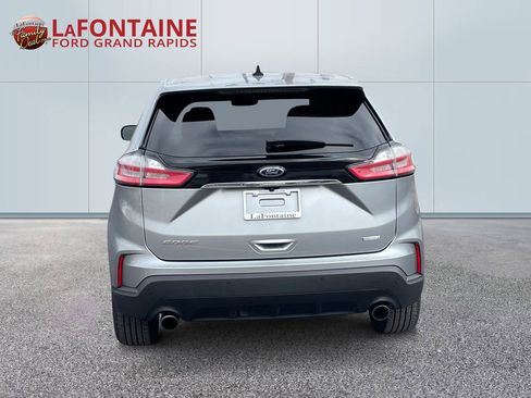 Used 2020 Ford Edge SE image 6